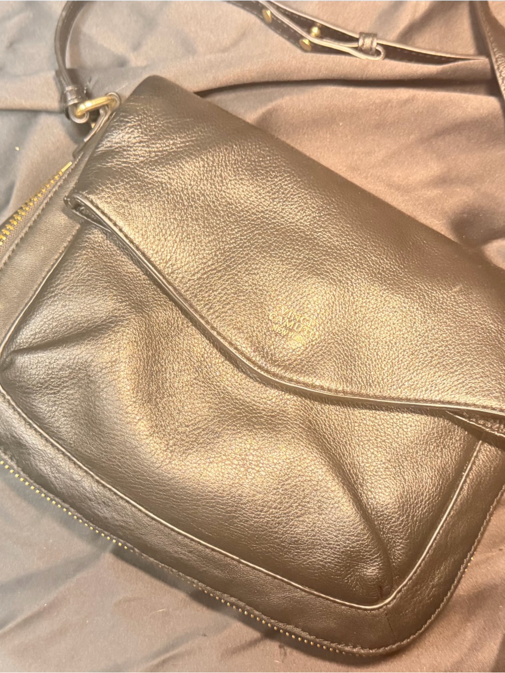 Vince Camuto Black Leather “Cory” crossbody bag Gold Logo priceless vintage